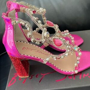 Betsey Johnson ASTRIDD size 8 Fuchsia/Red SEXY Heart Heels NIB